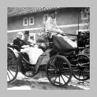 035-0061 Die Brautleute Fritz und Herta Arendt am 03.06.1938 mit der Kutsche zum Standesamt.jpg